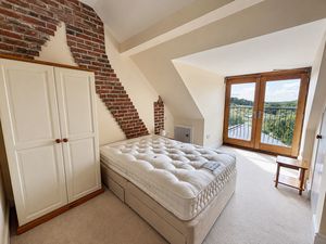Bedroom One_20WL- click for photo gallery